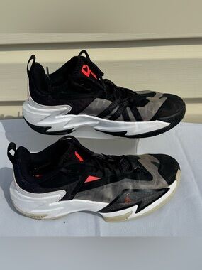 Jordan Why Not Zer0.4 Black Red Men 7Y / EU40 Basketball Shoes